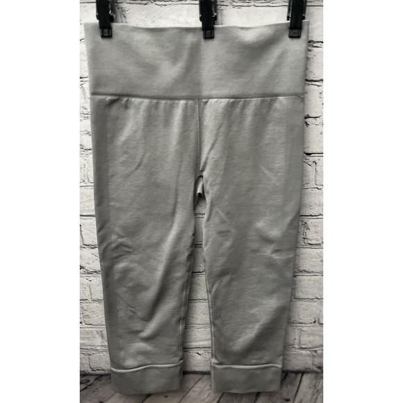 Lululemon Capri Leggings‎ Light Gray Ribbed Textured-Size 6-EUC - Picture 1 of 7